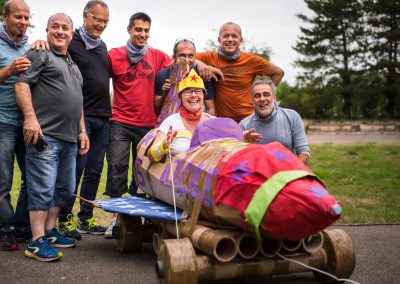 Team building entreprise avec la construction de kart en carton