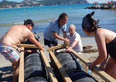 Activités radeaux à la plage team building mer