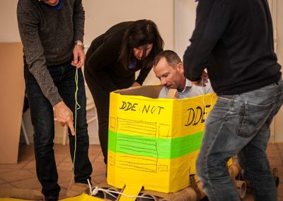 Teambuilding entreprise avec la construction de kart en carton