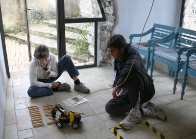 Construction jeu voiture : Séminaire entreprise avec indoor challenge, activités en intérieur